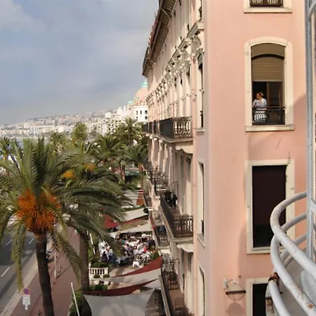 Promenade Apartment *