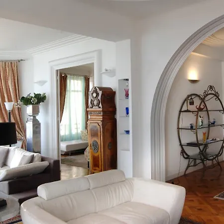 Promenade Apartment *